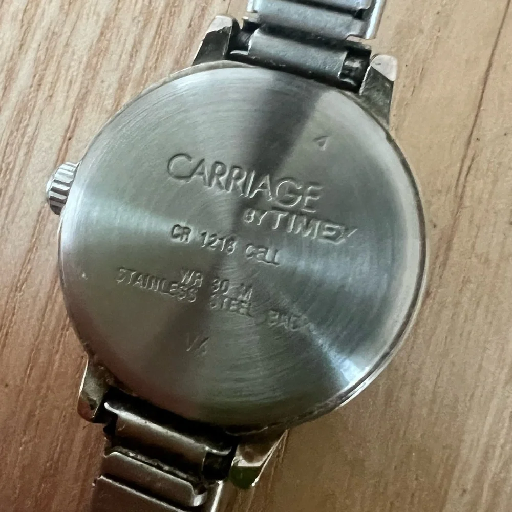 Carriage by Timex ladies round silver tone dress watch NEW BATTERY